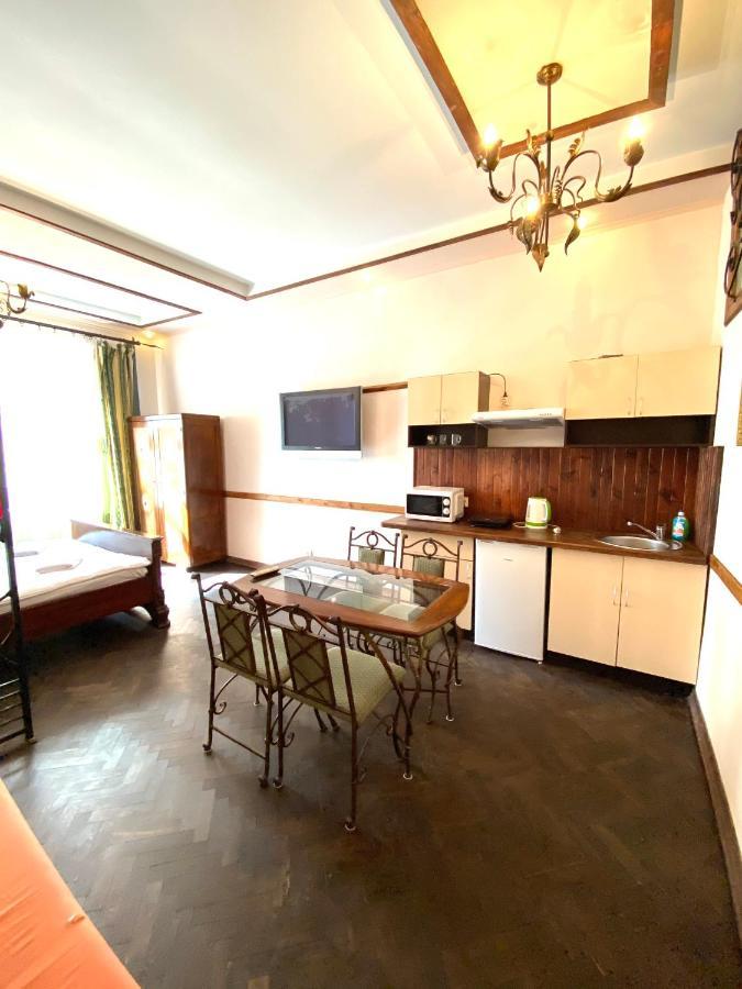 Квартира На Вулиці Лесі Українки 19 Lviv Buitenkant foto