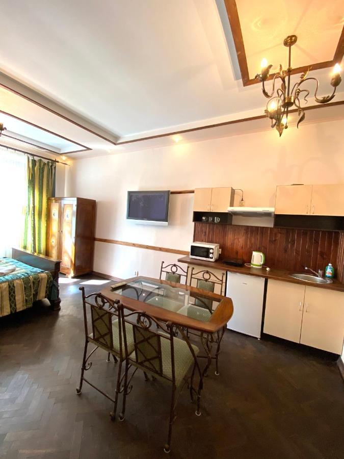 Квартира На Вулиці Лесі Українки 19 Lviv Buitenkant foto